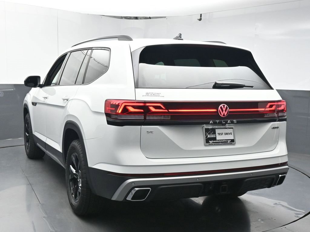 Used 2025 Volkswagen Atlas Peak Edition SE image 6