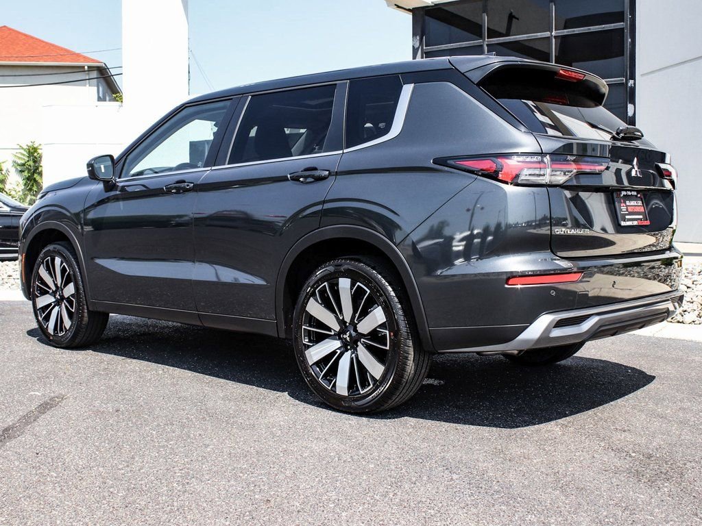 New 2025 Mitsubishi Outlander SE image 4