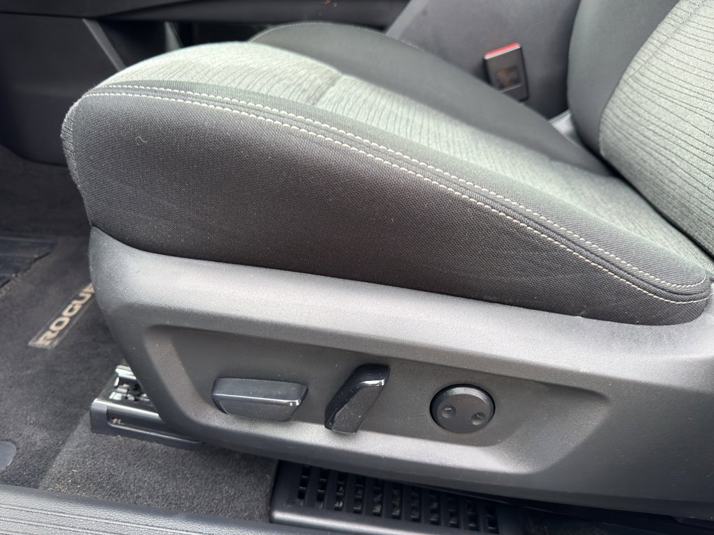 Used 2023 Nissan Rogue SV AWD/4WD image 18