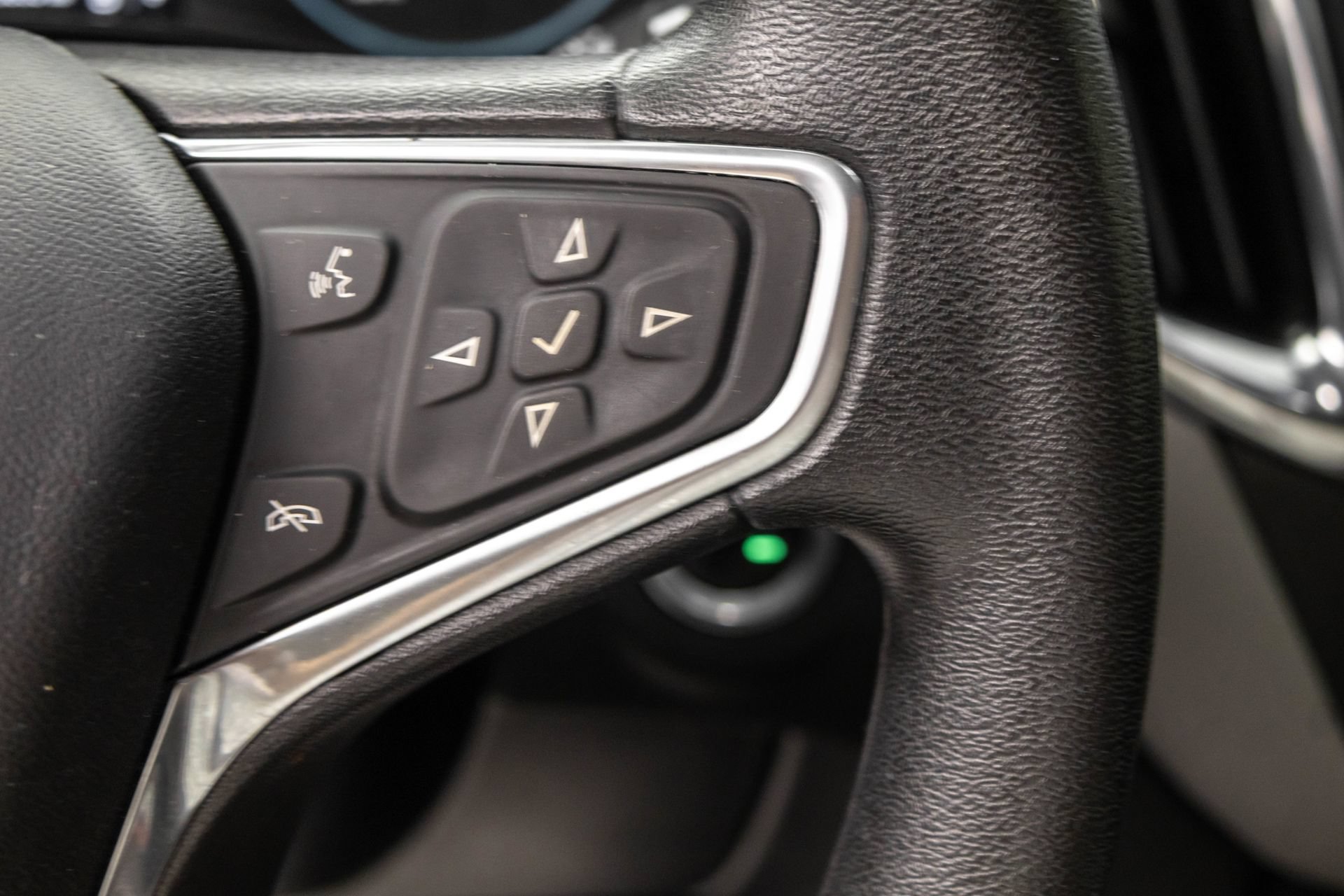 Used 2018 Chevrolet Equinox LS FWD image 22
