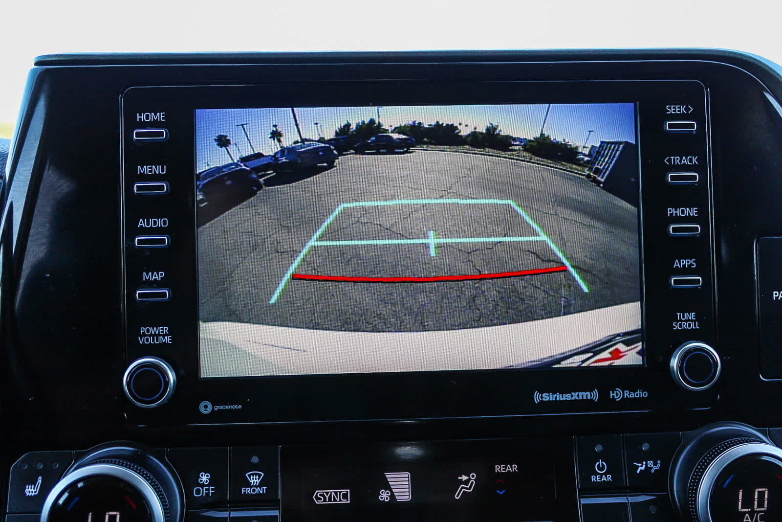 Used 2021 Toyota Highlander XLE AWD/4WD image 24