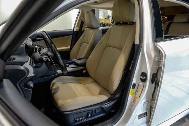 Used 2017 Lexus IS 200t w/ Premium Package RWD image 39