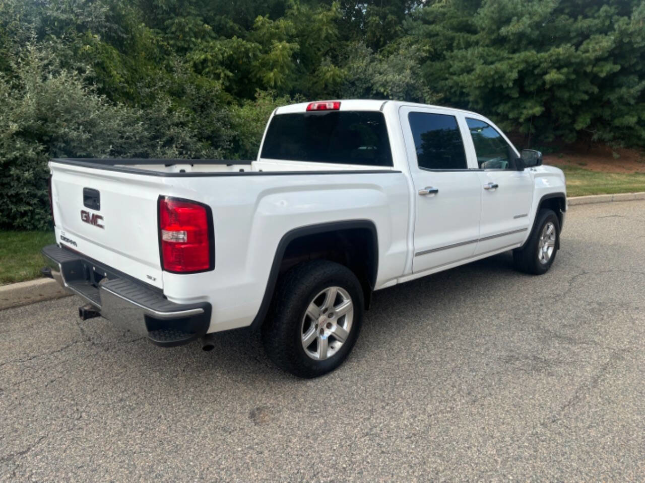Used 2014 GMC Sierra 1500 SLT w/ Suspension Package, Off-Road image 4