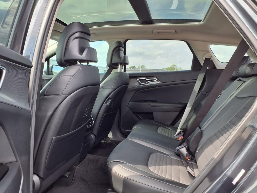 Used 2025 Kia Sportage SX image 27