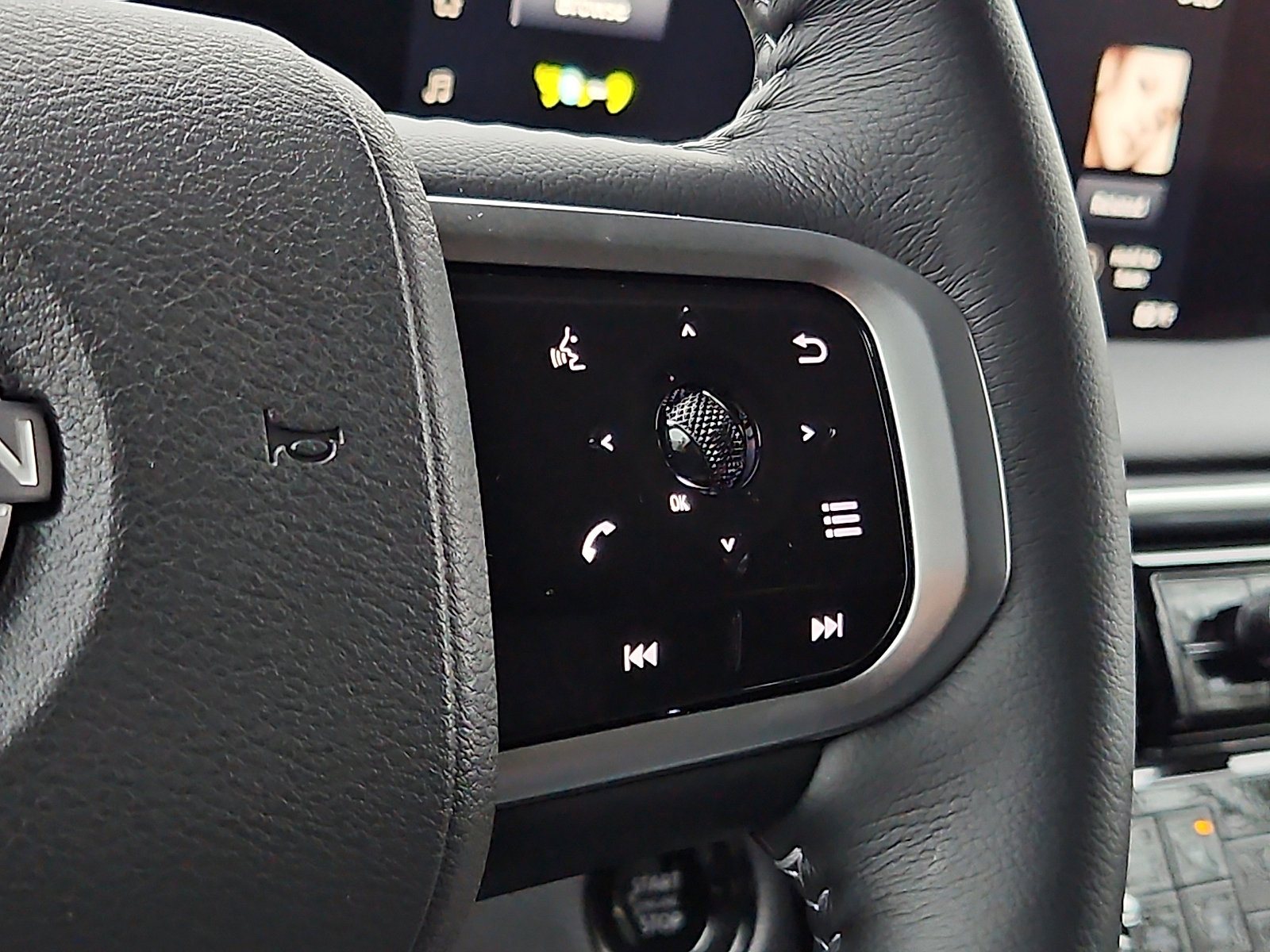 Certified 2025 Nissan Armada SV image 19