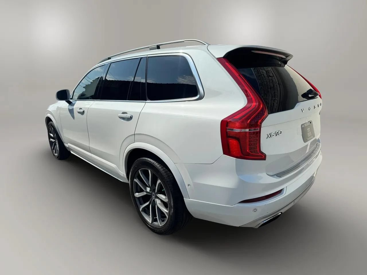 Used 2017 Volvo XC90 T6 Momentum w/ Vision Package AWD/4WD image 9