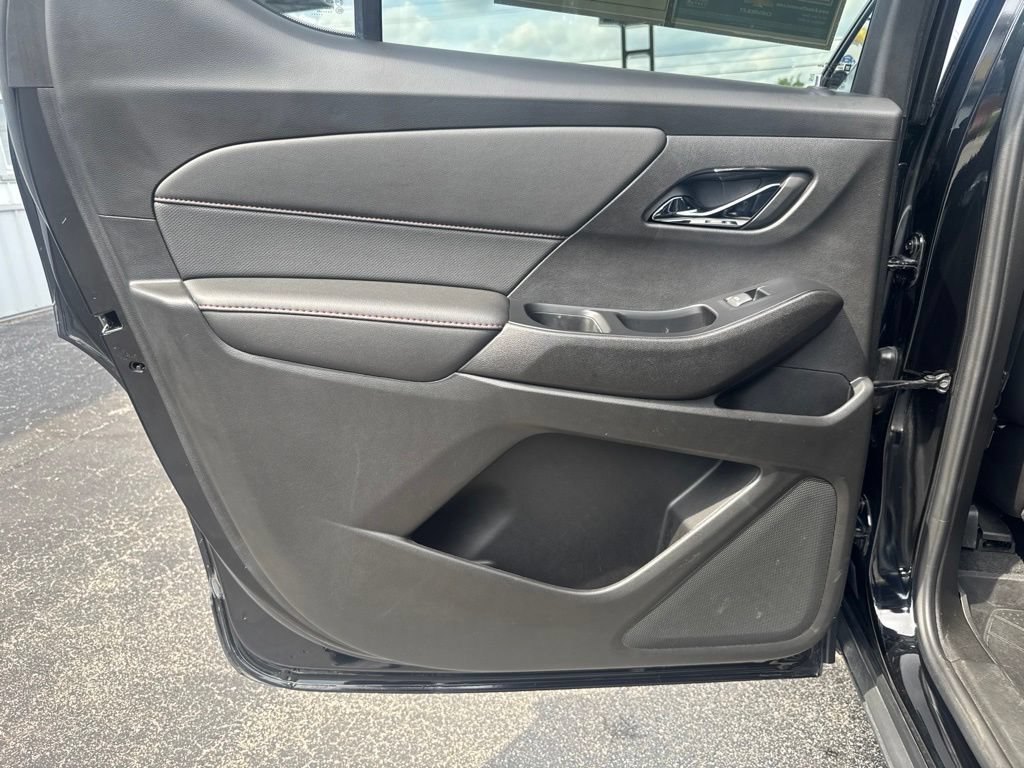 Used 2023 Chevrolet Traverse RS w/ LPO, Floor Liner Package FWD image 16