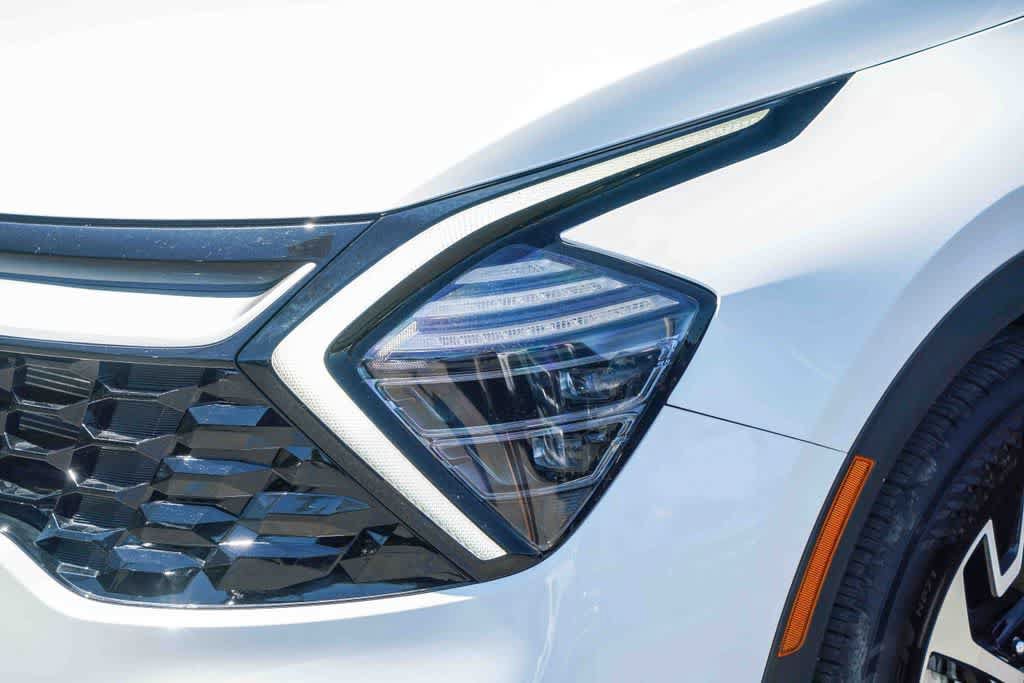Certified 2025 Kia Sportage EX FWD image 8