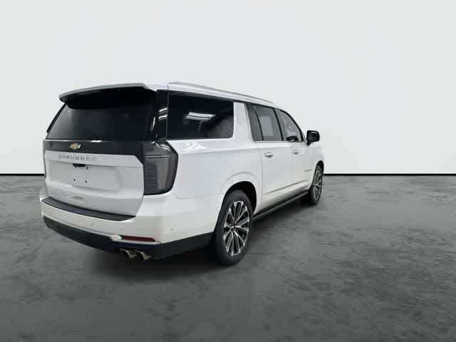 Used 2025 Chevrolet Suburban High Country AWD/4WD image 3
