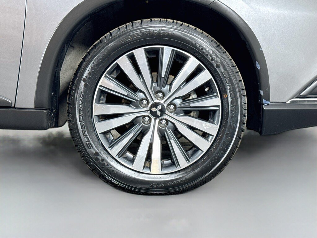 Used 2020 Mitsubishi Outlander ES AWD/4WD image 41