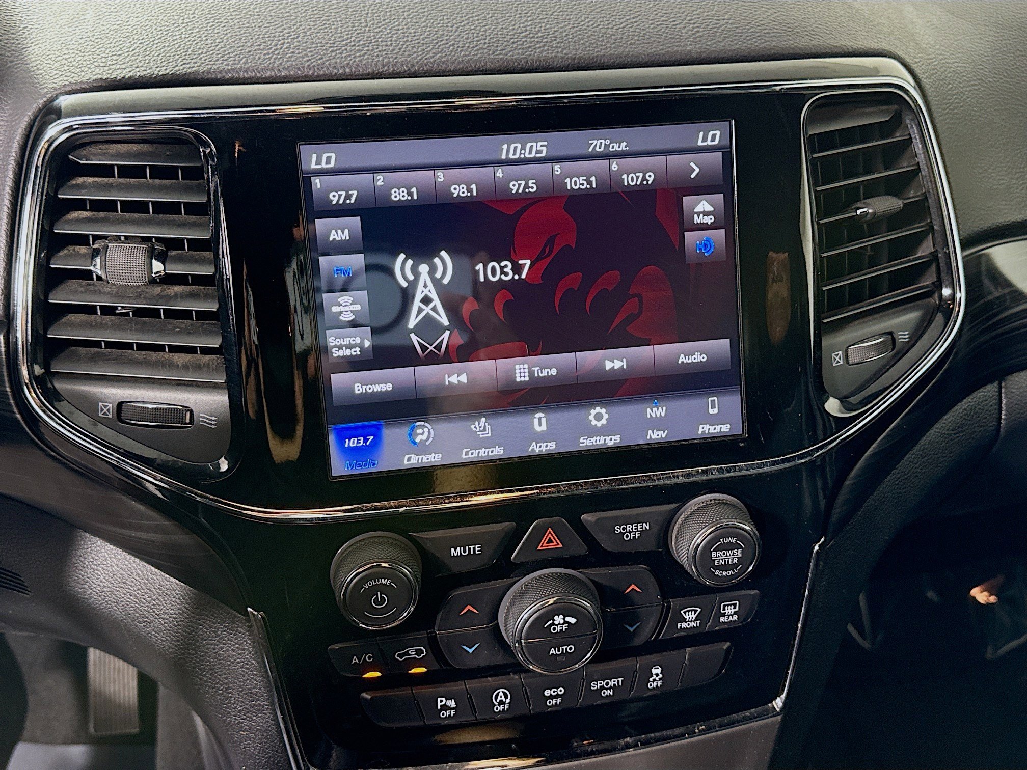 Used 2019 Jeep Grand Cherokee Altitude image 18