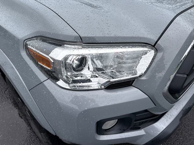 Certified 2021 Toyota Tacoma SR5 AWD/4WD image 12