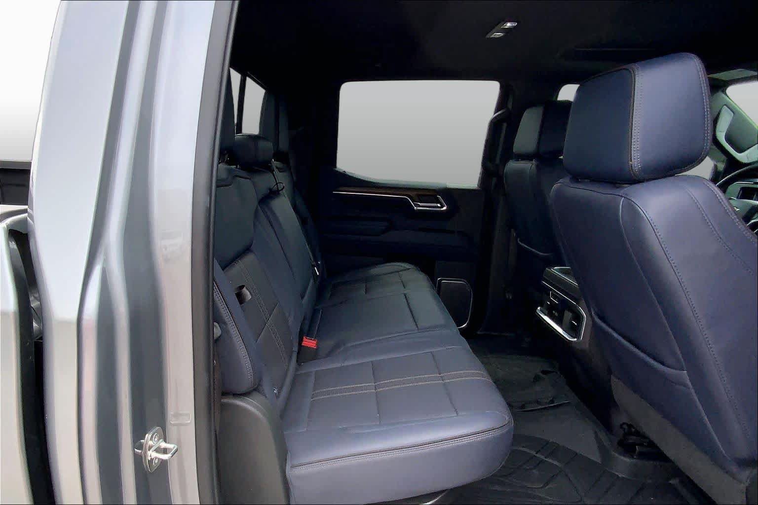 Used 2023 Chevrolet Silverado 1500 High Country w/ High Country Premium Package AWD/4WD image 20