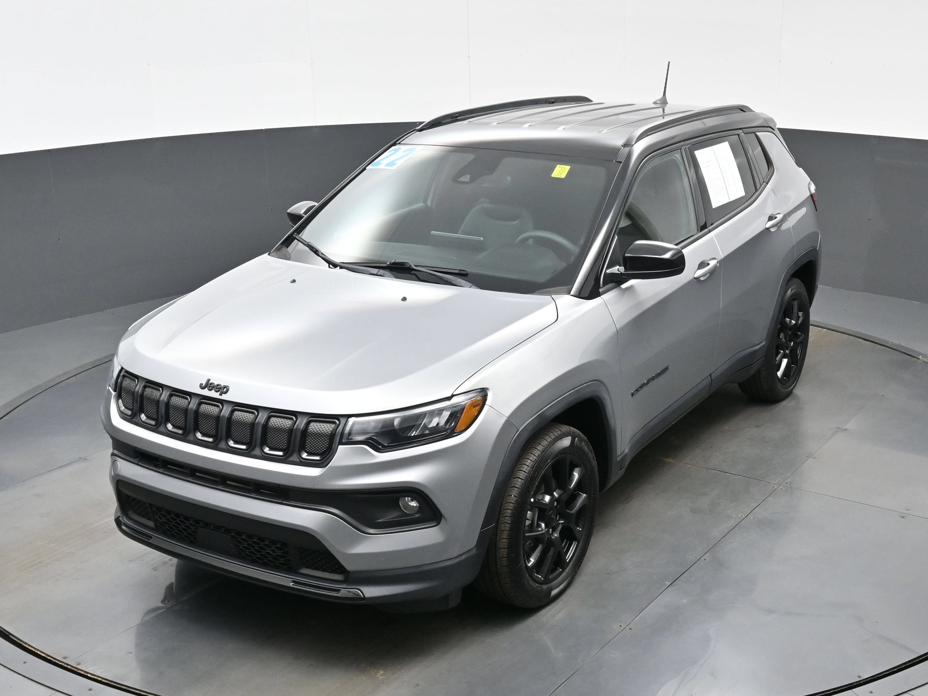 Used 2022 Jeep Compass Latitude FWD image 34