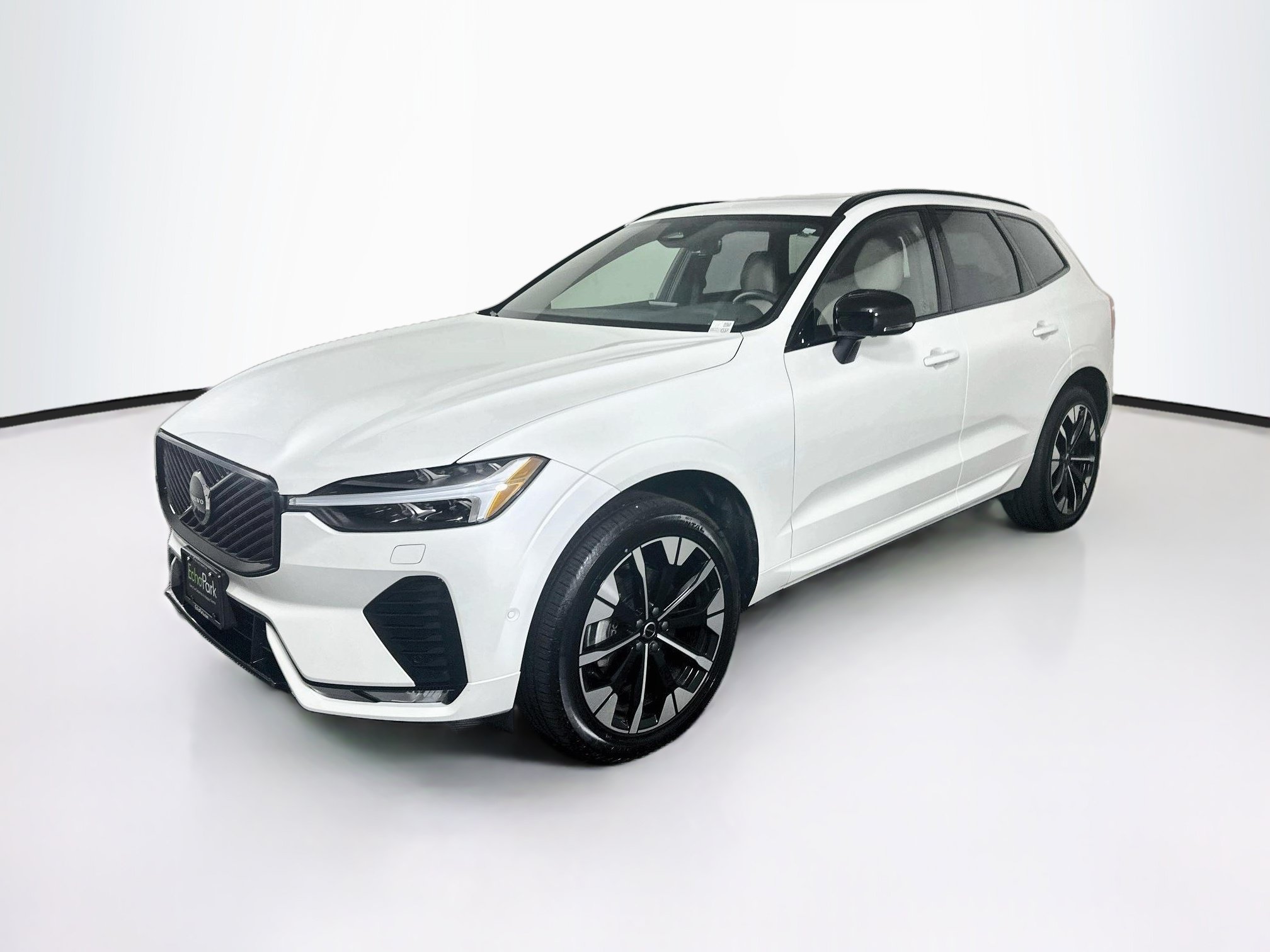 Used 2026 Volvo XC60 B5 Plus AWD/4WD image 3