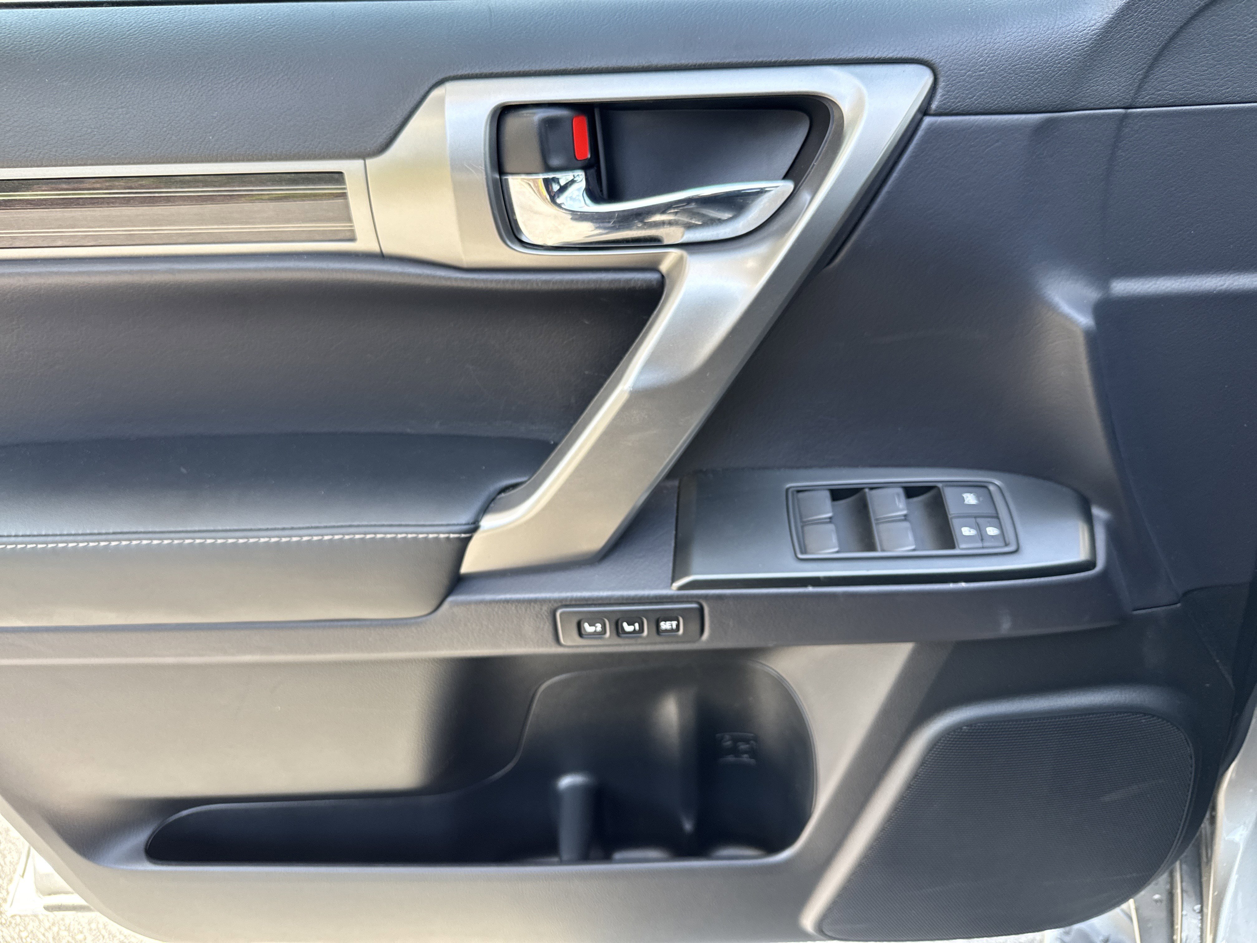 Used 2023 Lexus GX 460 Premium w/ Accessory Package AWD/4WD image 14