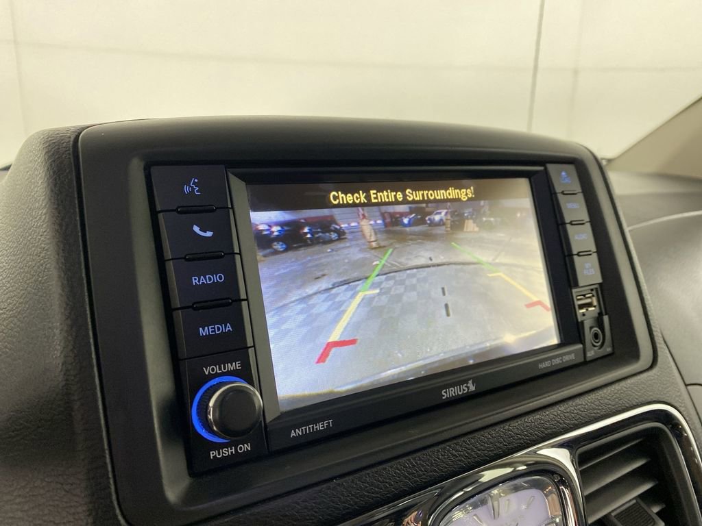 Used 2016 Chrysler Town & Country Touring w/ Driver Convenience Group image 17