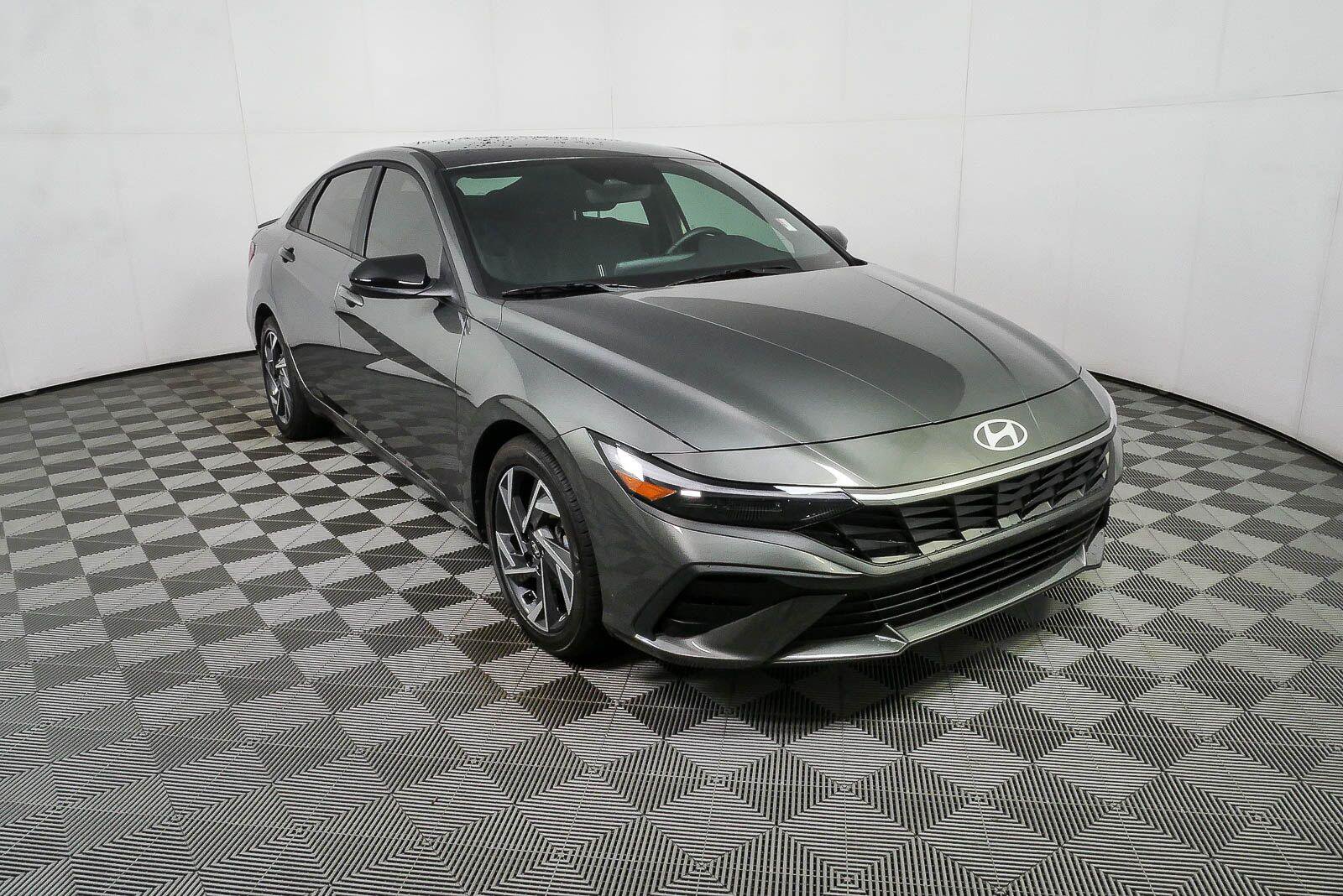 Certified 2025 Hyundai Elantra Sport FWD image 1