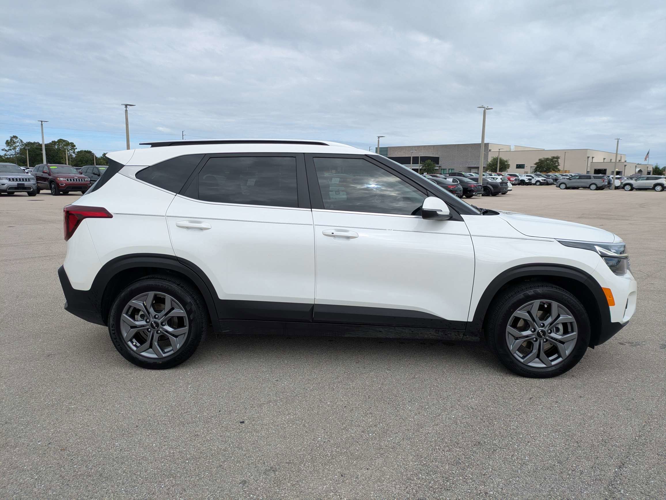 Certified 2024 Kia Seltos S FWD image 4