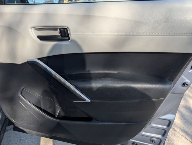 Used 2025 Toyota Corolla Cross L image 31