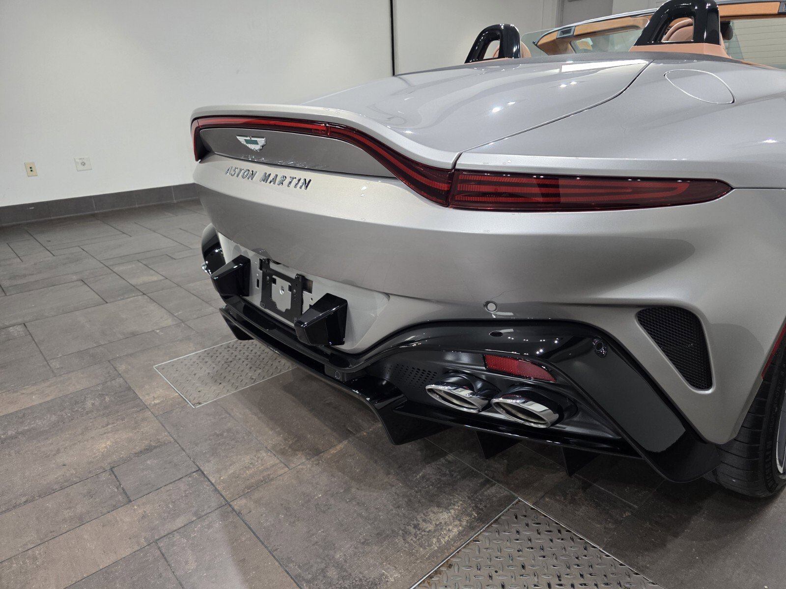 New 2026 Aston Martin V8 Vantage Roadster RWD image 8