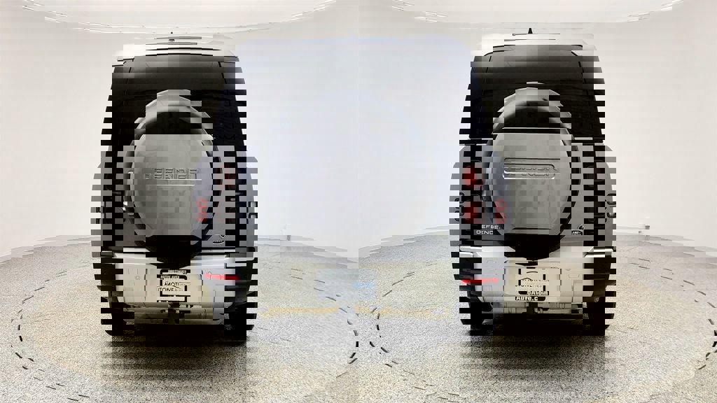 Used 2023 Land Rover Defender 130 S image 6