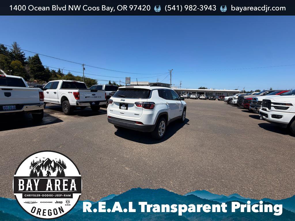 Used 2024 Jeep Compass Latitude AWD/4WD image 5