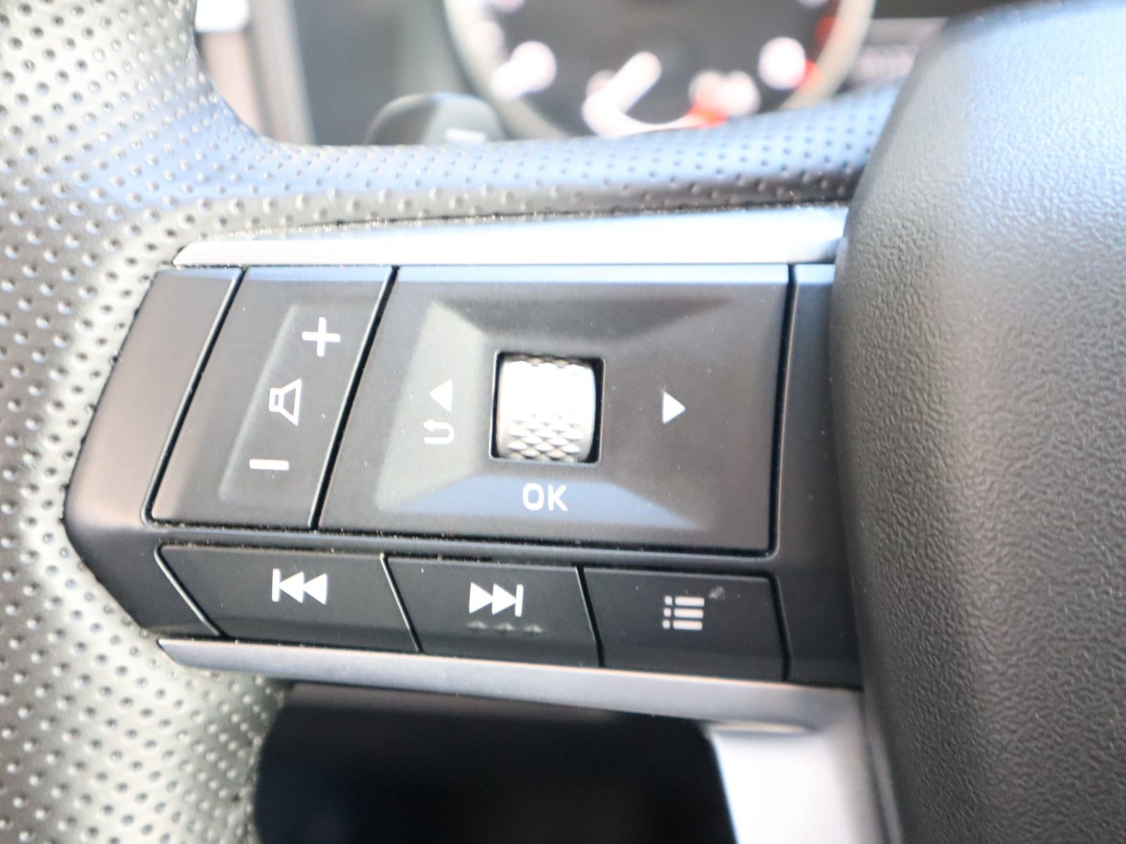 Used 2025 Mitsubishi Outlander AWD image 35