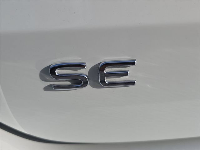 Used 2025 Volkswagen Taos SE FWD image 4