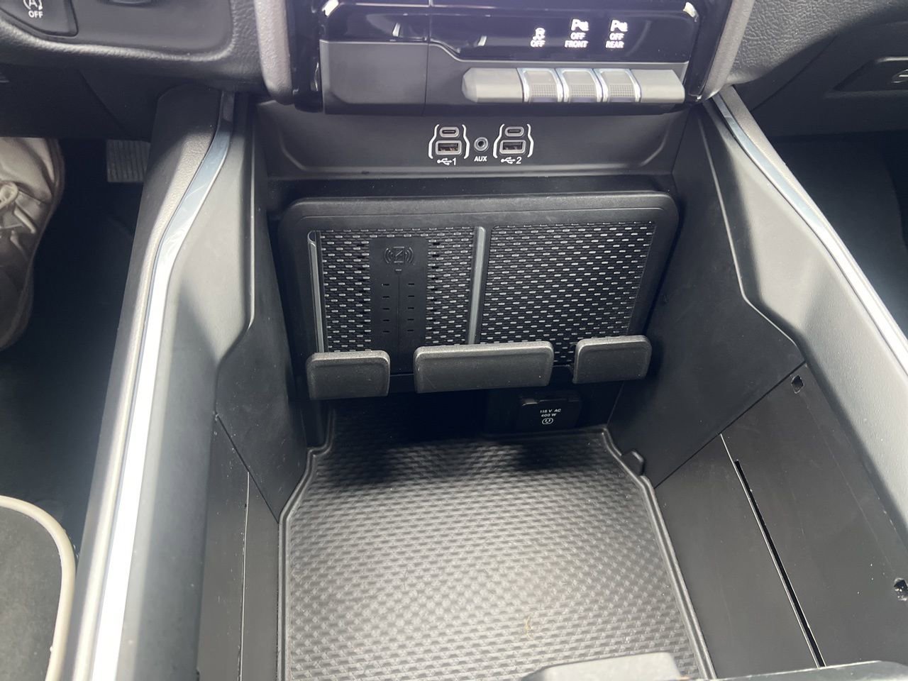 Used 2025 RAM 1500 Laramie w/ Sport Appearance Package AWD/4WD image 32