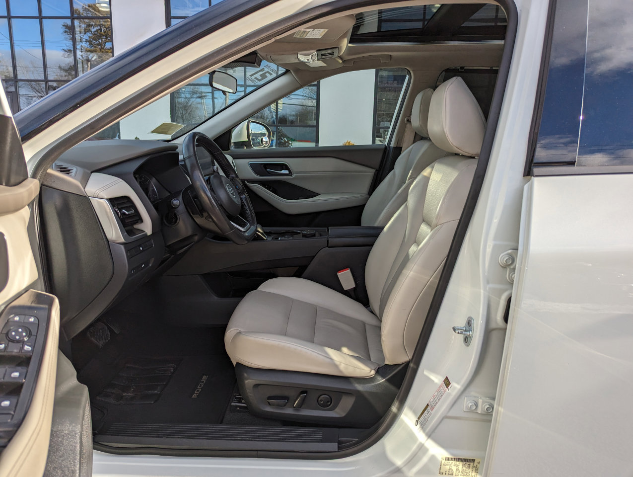 Used 2021 Nissan Rogue SV w/ Premium Package AWD/4WD image 12