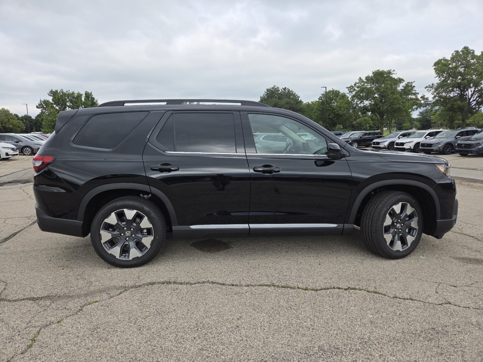 New 2026 Honda Pilot Touring image 23