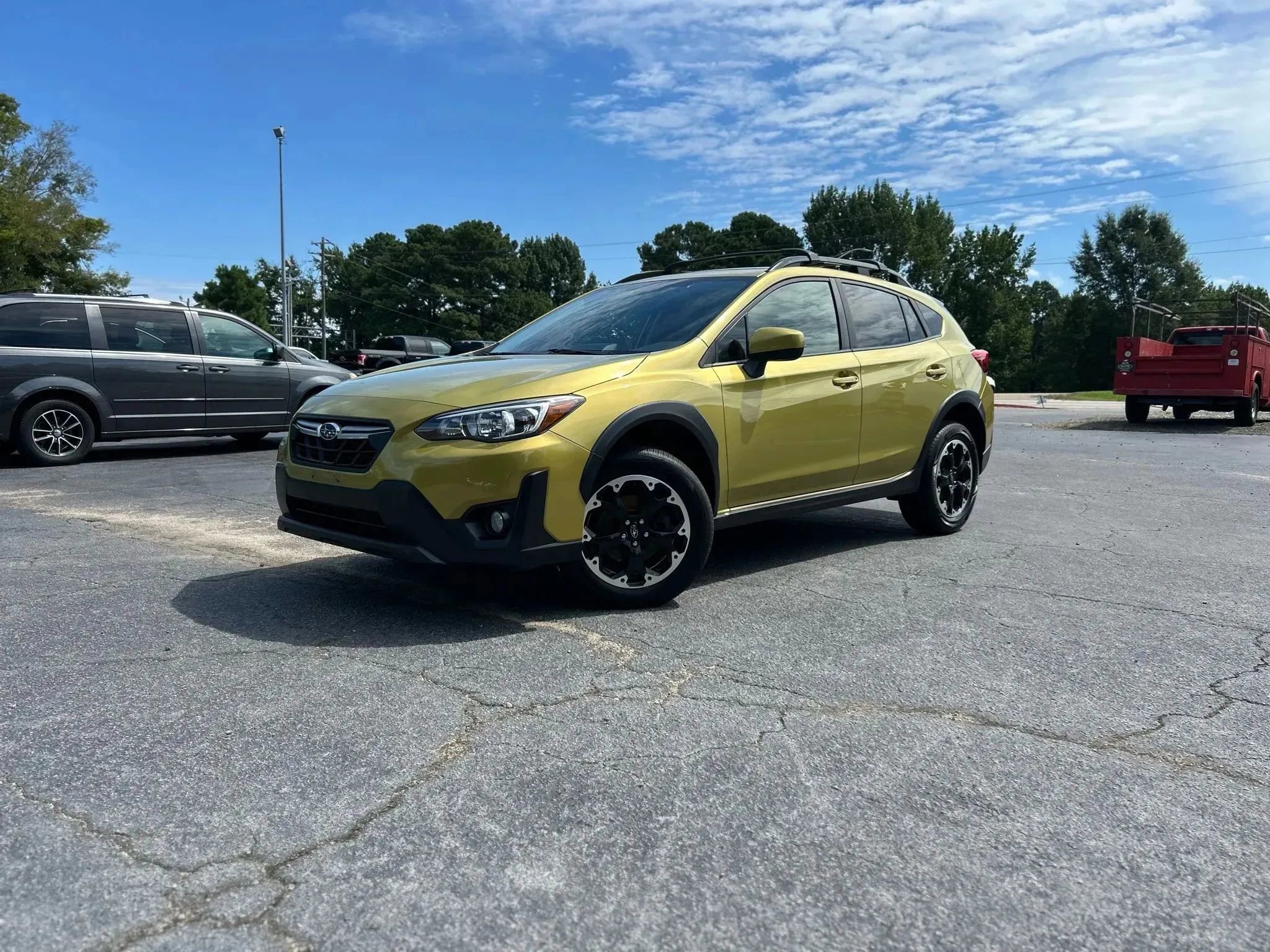 Used 2023 Subaru Crosstrek 2.0i Premium image 3