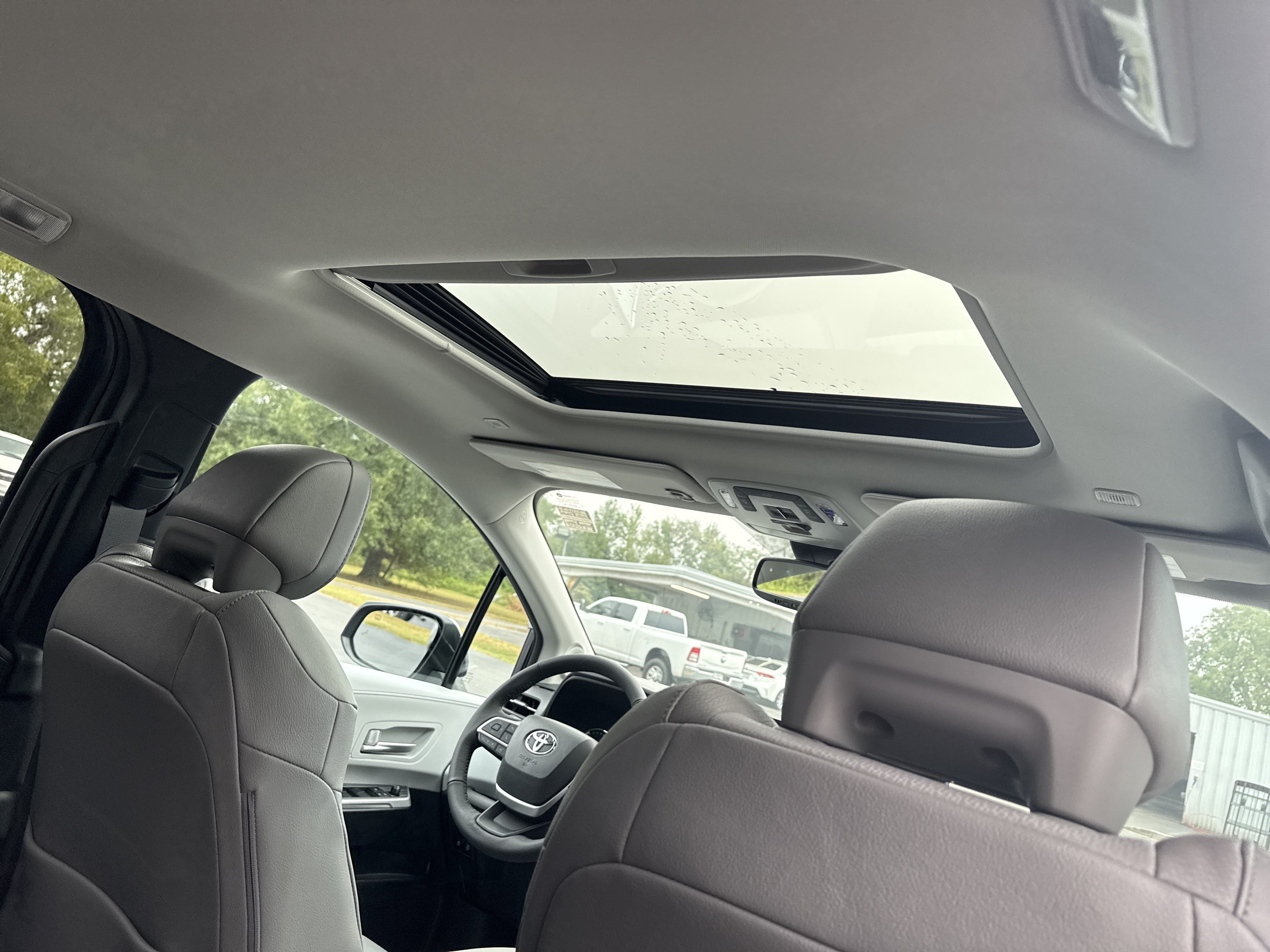 New 2025 Toyota Sienna XLE w/ XLE Plus Package FWD image 36
