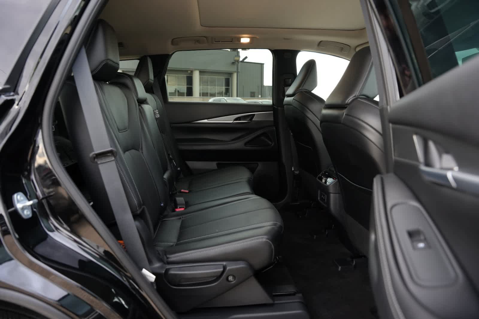Certified 2027 INFINITI QX60 Pure w/ Cargo Package FWD image 19