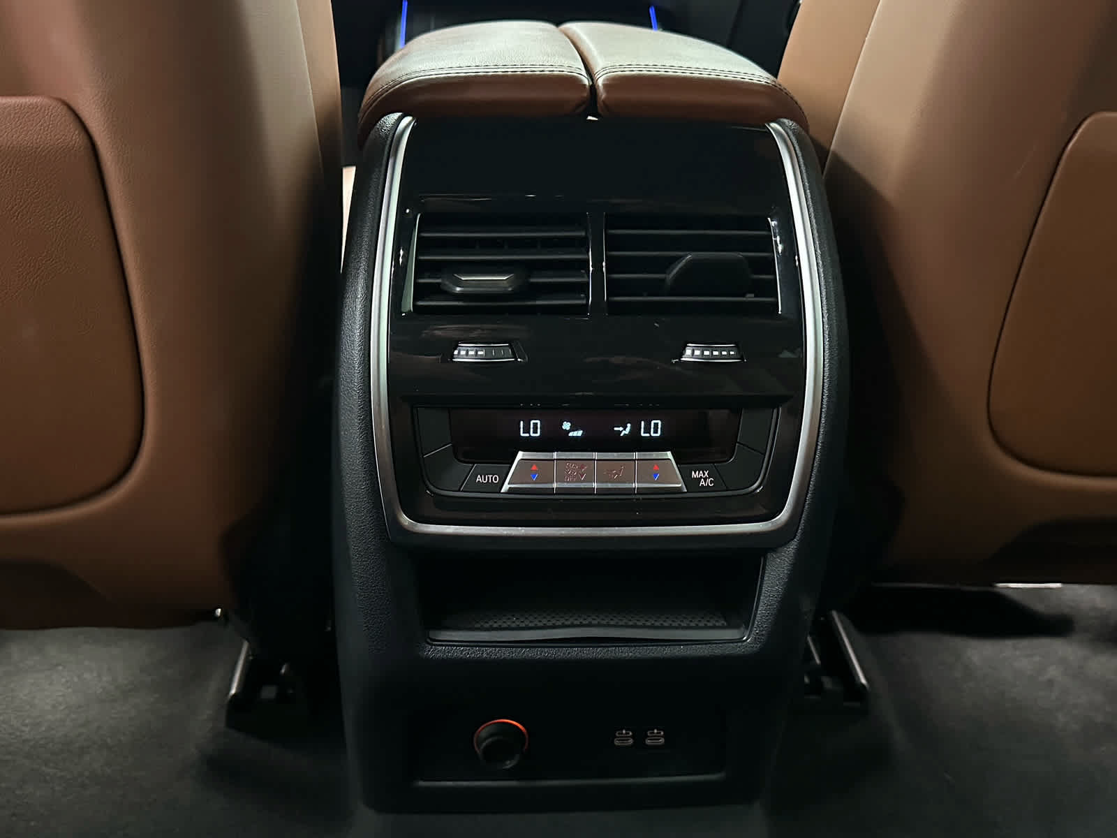 Used 2023 BMW X7 xDrive40i w/ M Sport Package AWD/4WD image 43