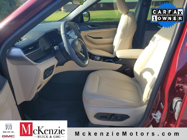 Used 2025 Jeep Grand Cherokee Limited RWD image 5
