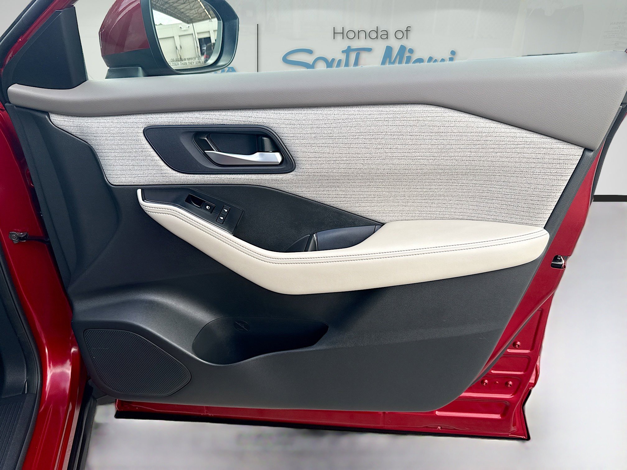 Used 2023 Nissan Rogue SV image 33