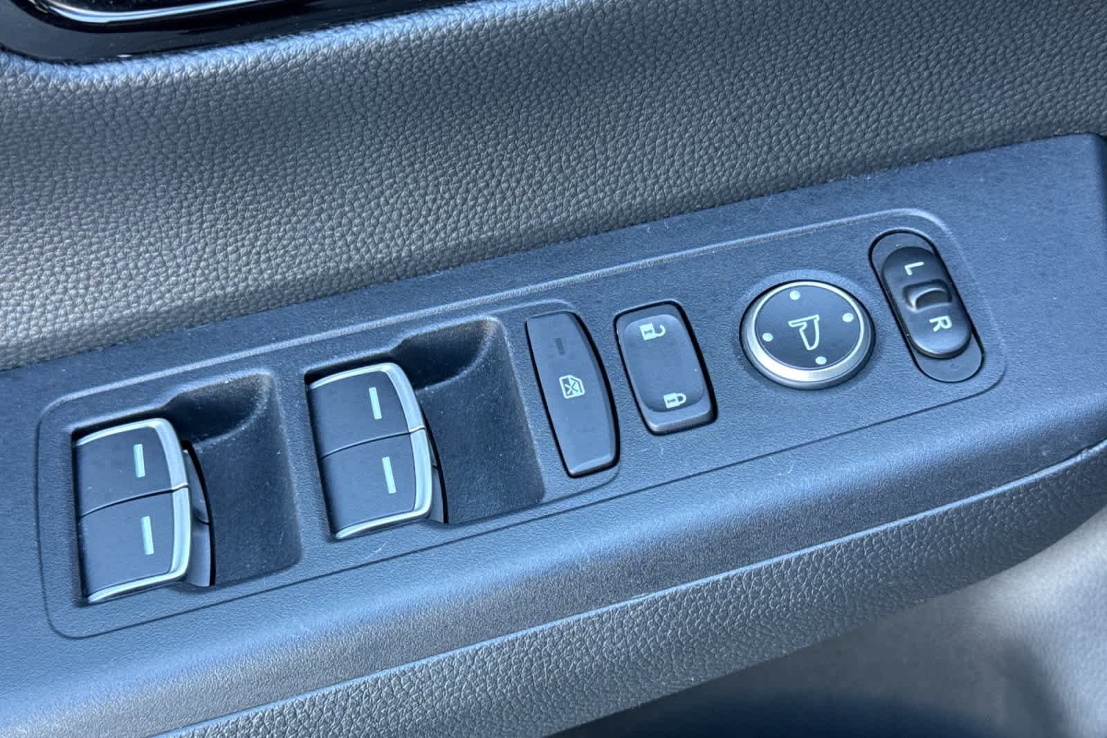 Used 2025 Honda CR-V EX-L image 13