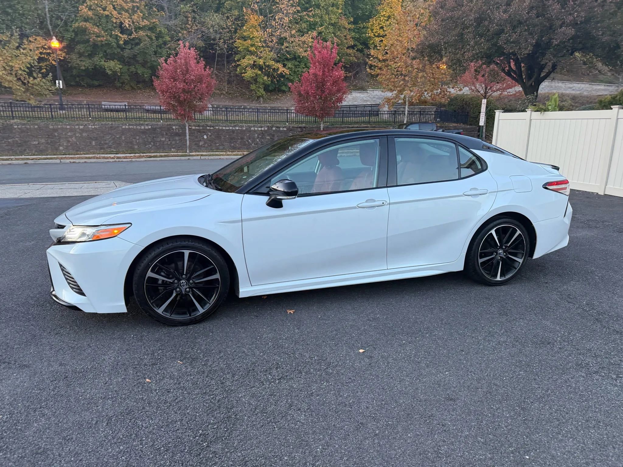 Used 2020 Toyota Camry XSE image 4