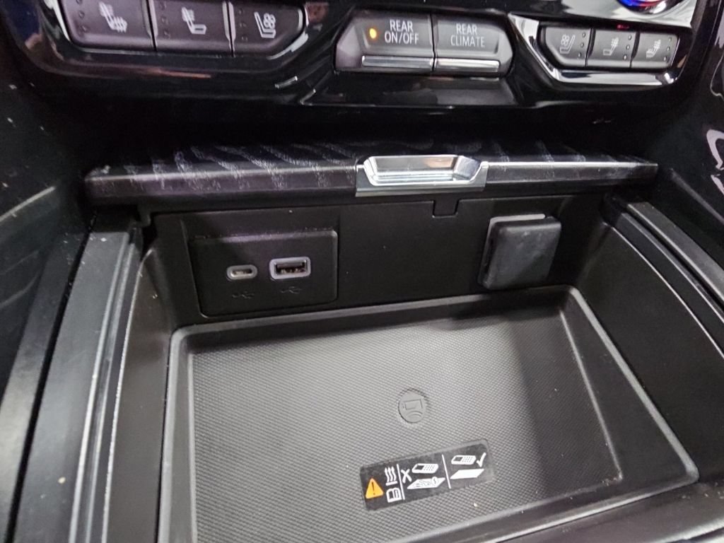 Used 2023 GMC Yukon XL Denali AWD/4WD image 22