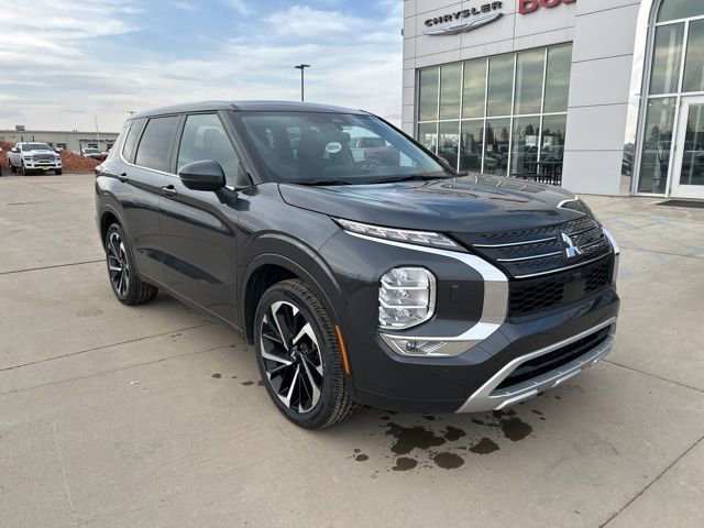 Used 2024 Mitsubishi Outlander SE image 2