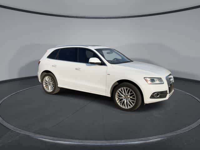Used 2017 Audi Q5 2.0T Premium Plus w/ Technology Package AWD/4WD image 2