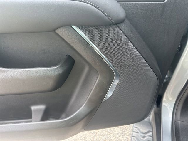 Used 2025 Chevrolet Suburban Z71 image 14