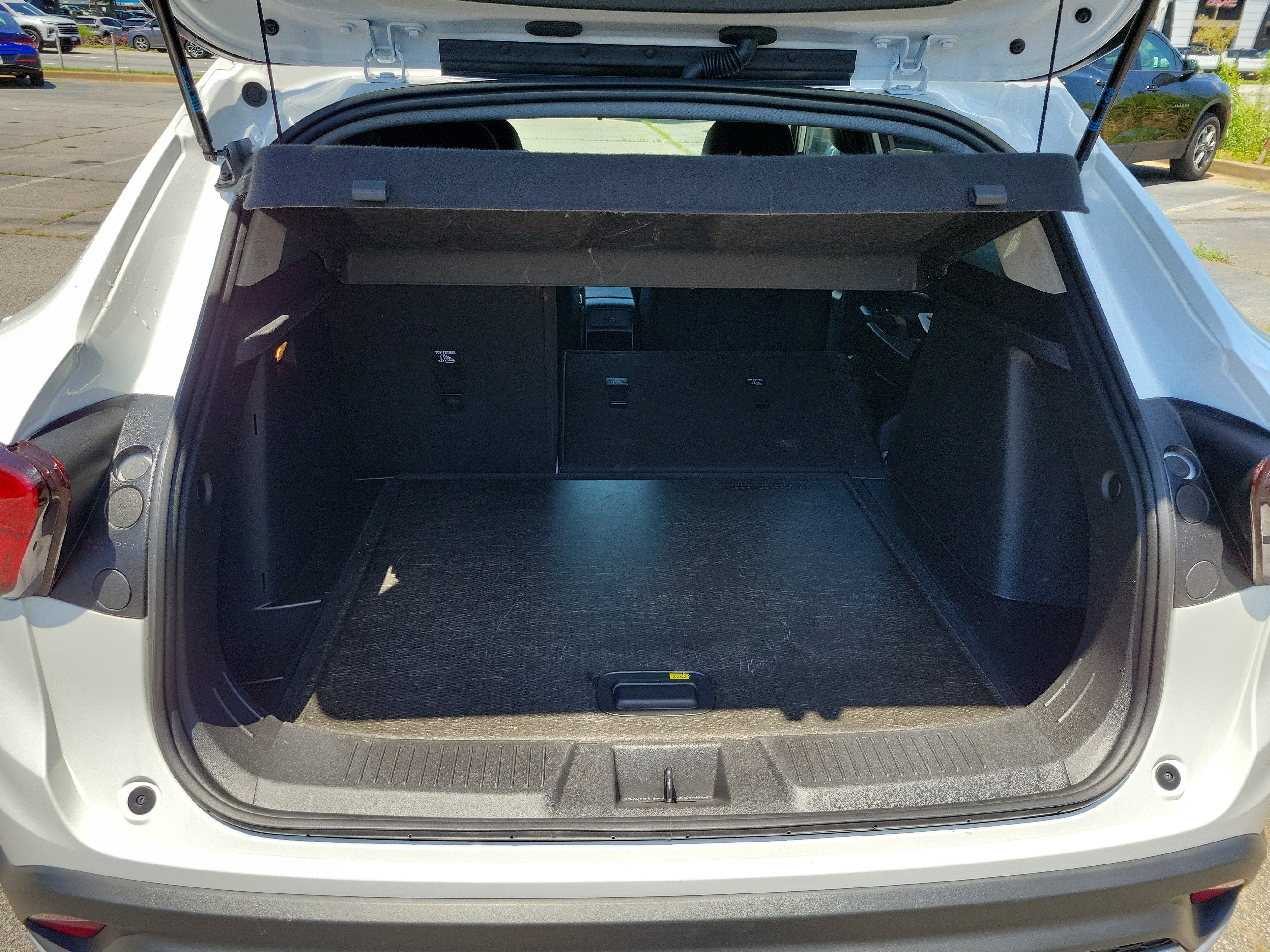 Used 2025 Chevrolet Trax LT FWD image 9