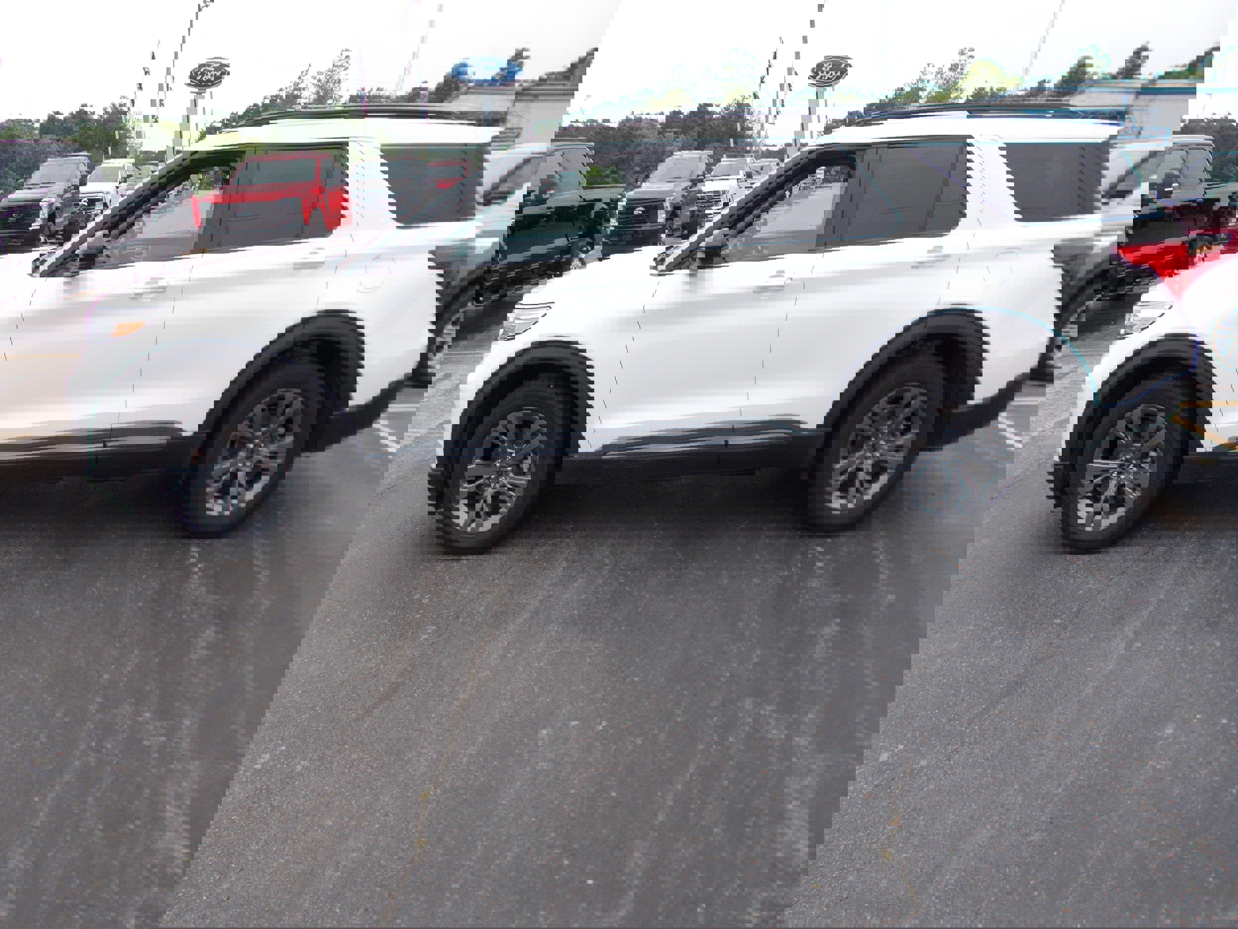 Used 2023 Ford Explorer XLT w/ Equipment Group 202A image 7