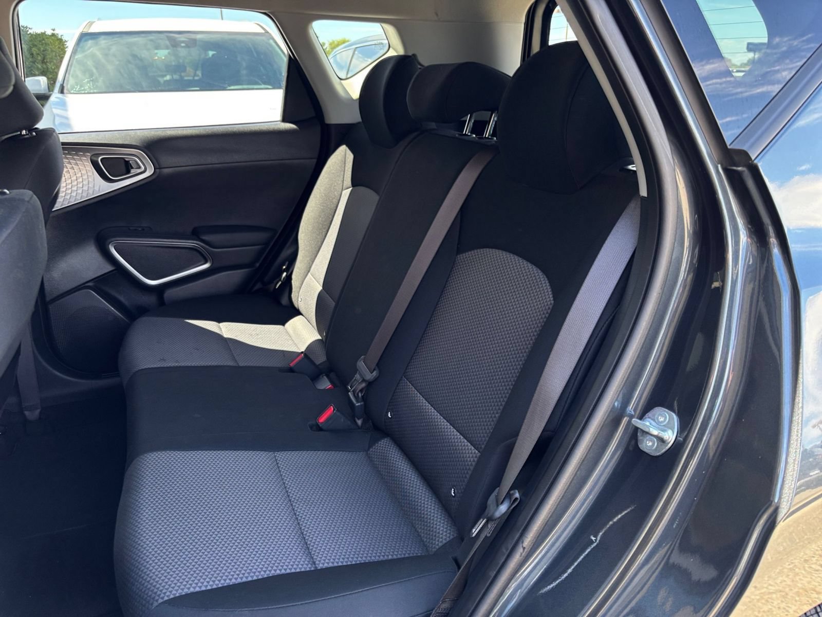 Used 2025 Kia Soul LX w/ LX Technology Package FWD image 31