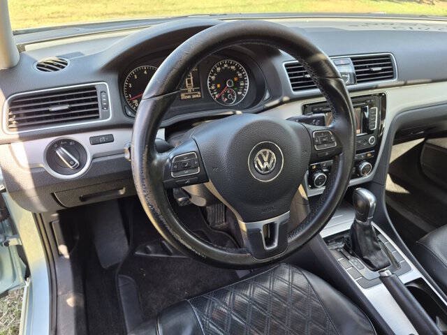 Used 2012 Volkswagen Passat 2.5 SE FWD image 16