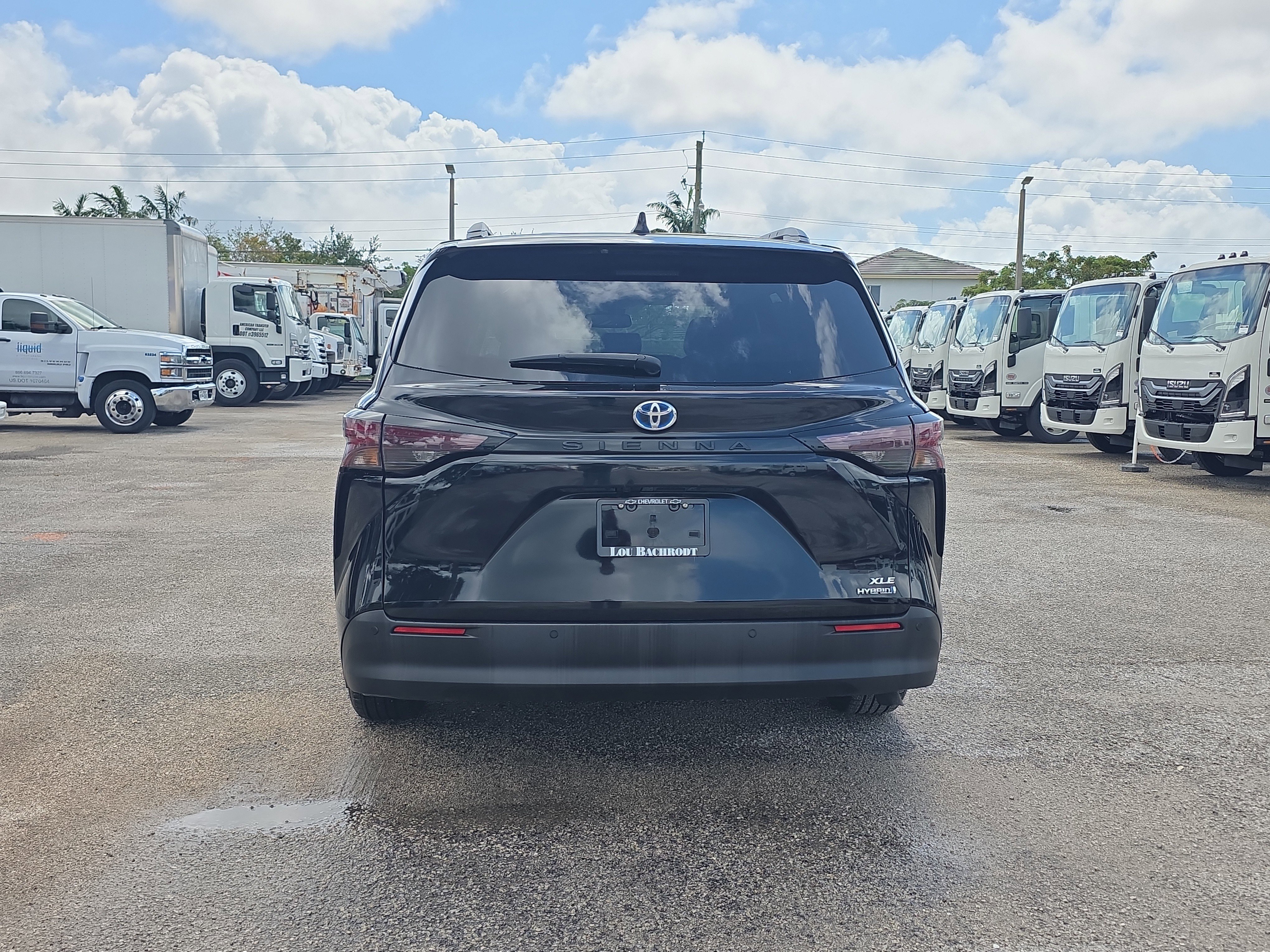 Used 2024 Toyota Sienna XLE FWD image 6
