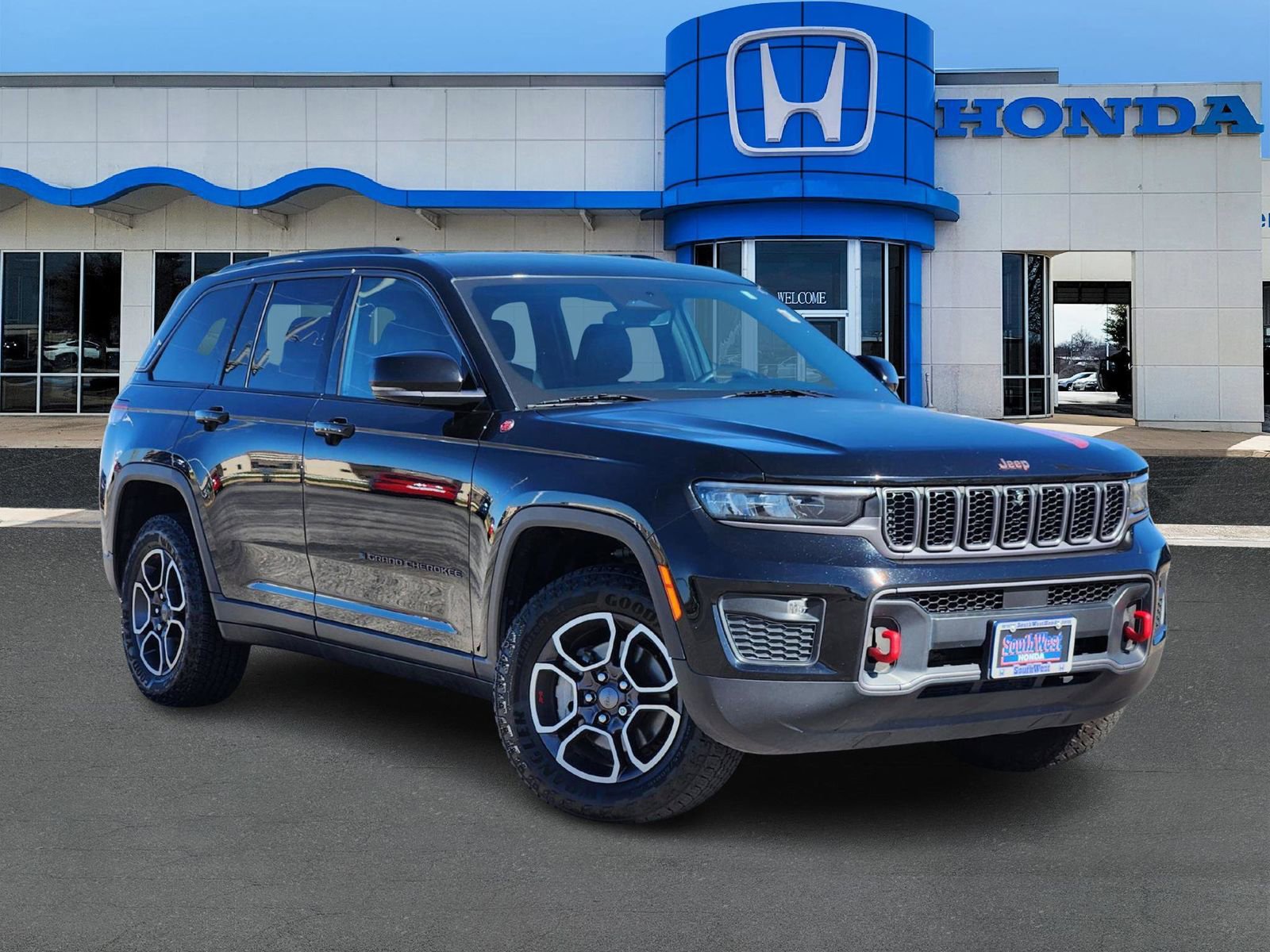 Used 2022 Jeep Grand Cherokee Trailhawk image 1